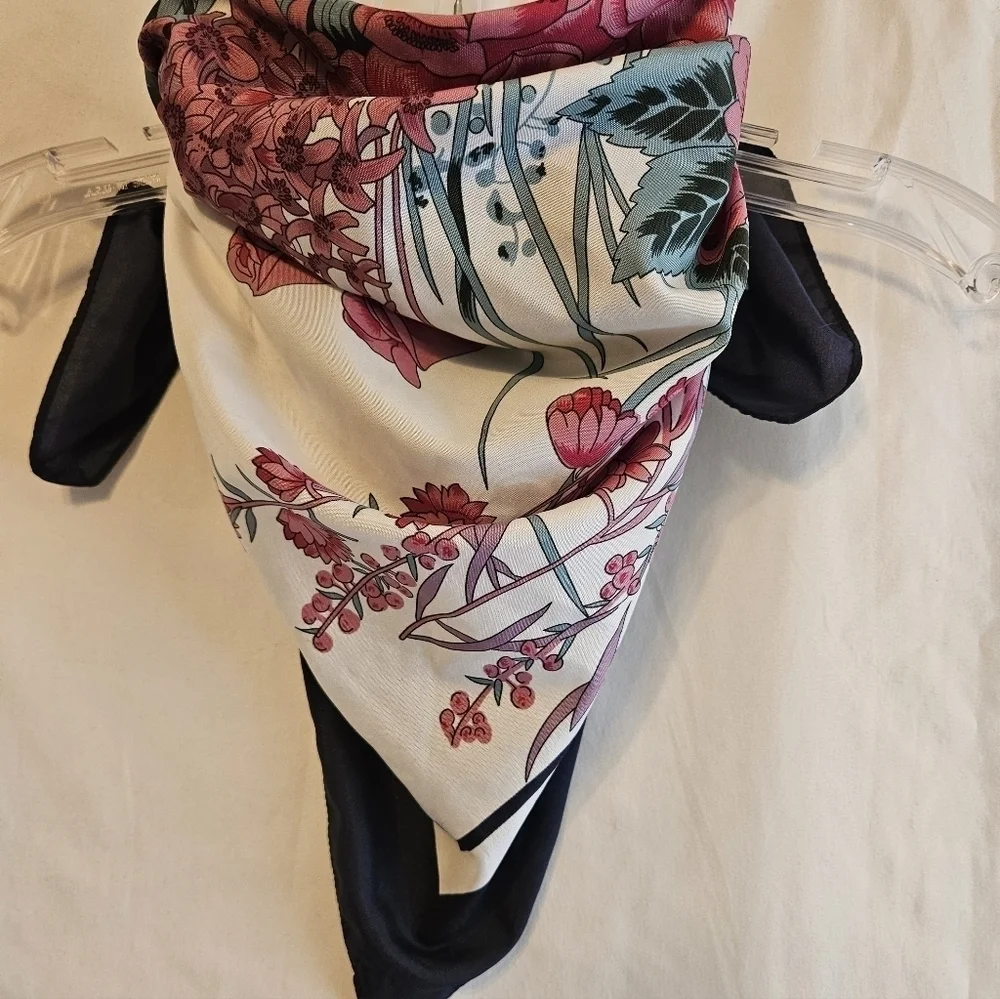Overseas Advantage INC 100% polyester Blue& pink flowers 27
